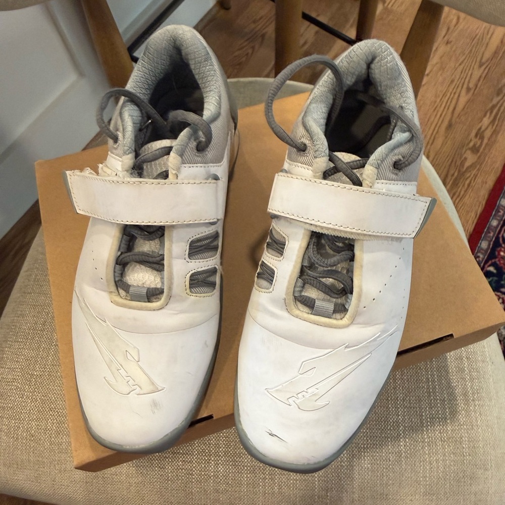 Velaasa strake winter white weightlifting shoe size 6.5, 36